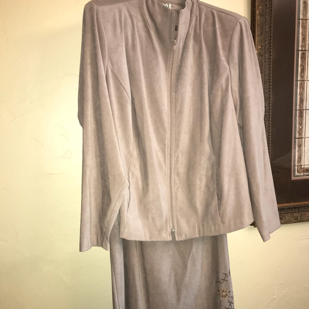 Clio11 Jacket and skirt